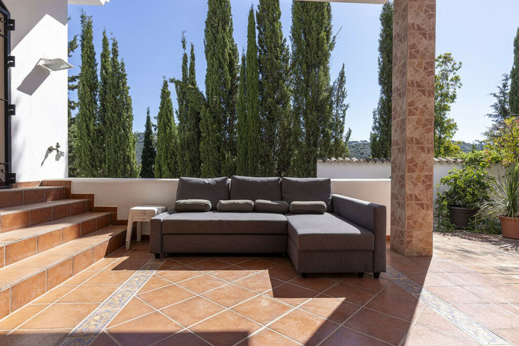 Detached Villa Benahavís Málaga - image 4