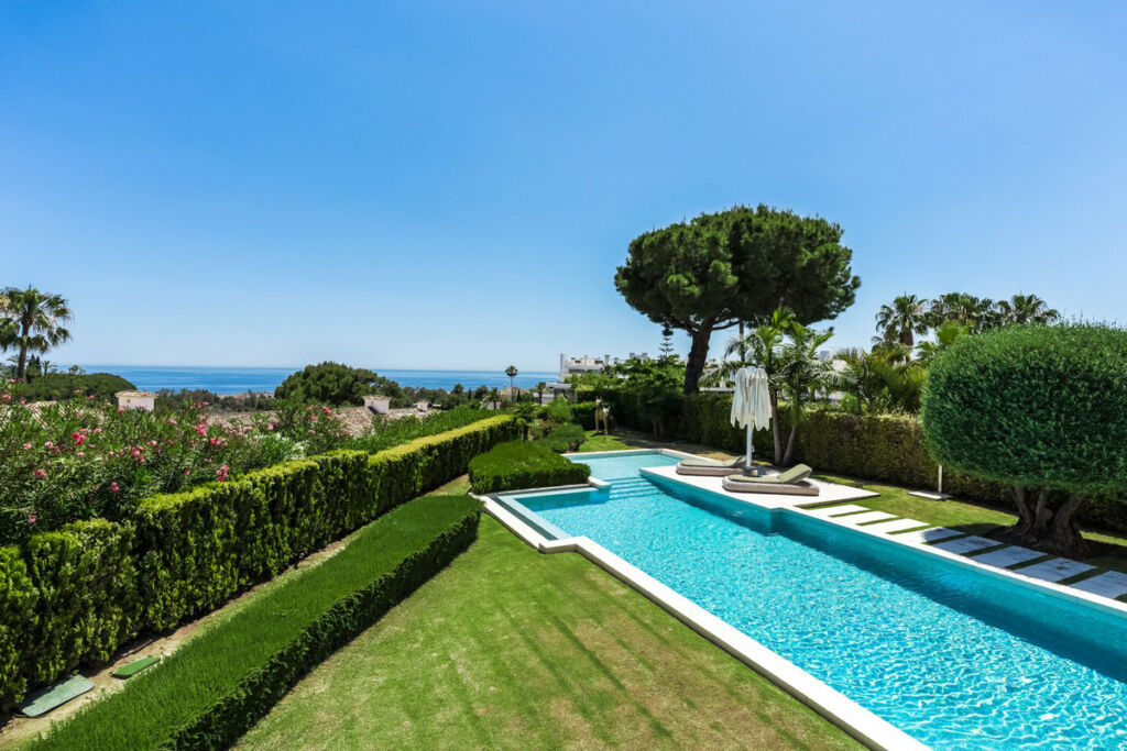 Detached Villa The Golden Mile Málaga - image 4