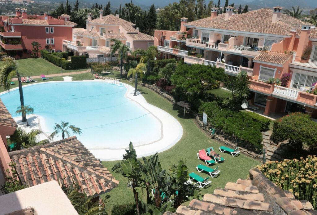 Top Floor Apartment New Golden Mile Málaga - image 4
