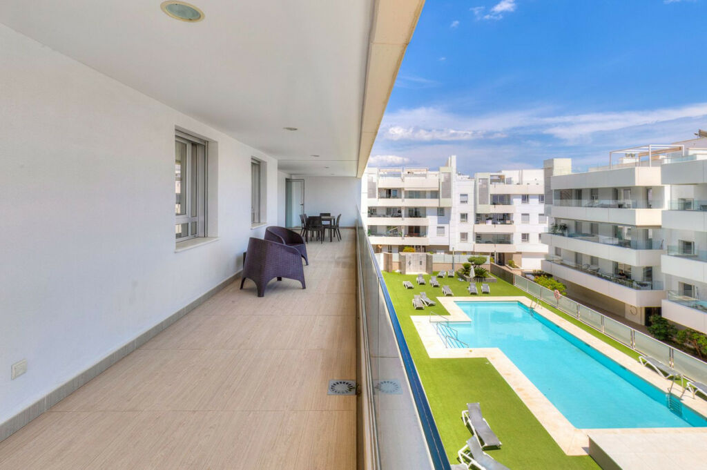 Middle Floor Apartment San Pedro de Alcántara Málaga - image 4
