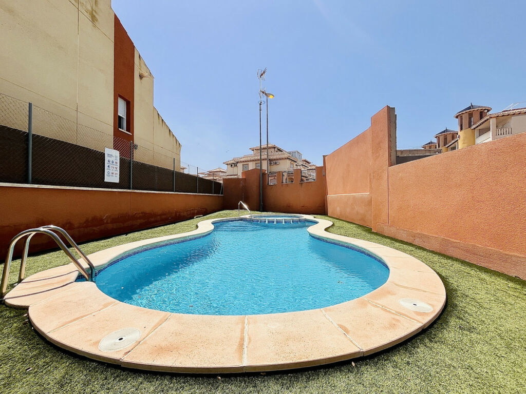Townhouse Cabo Roig Alicante - image 4