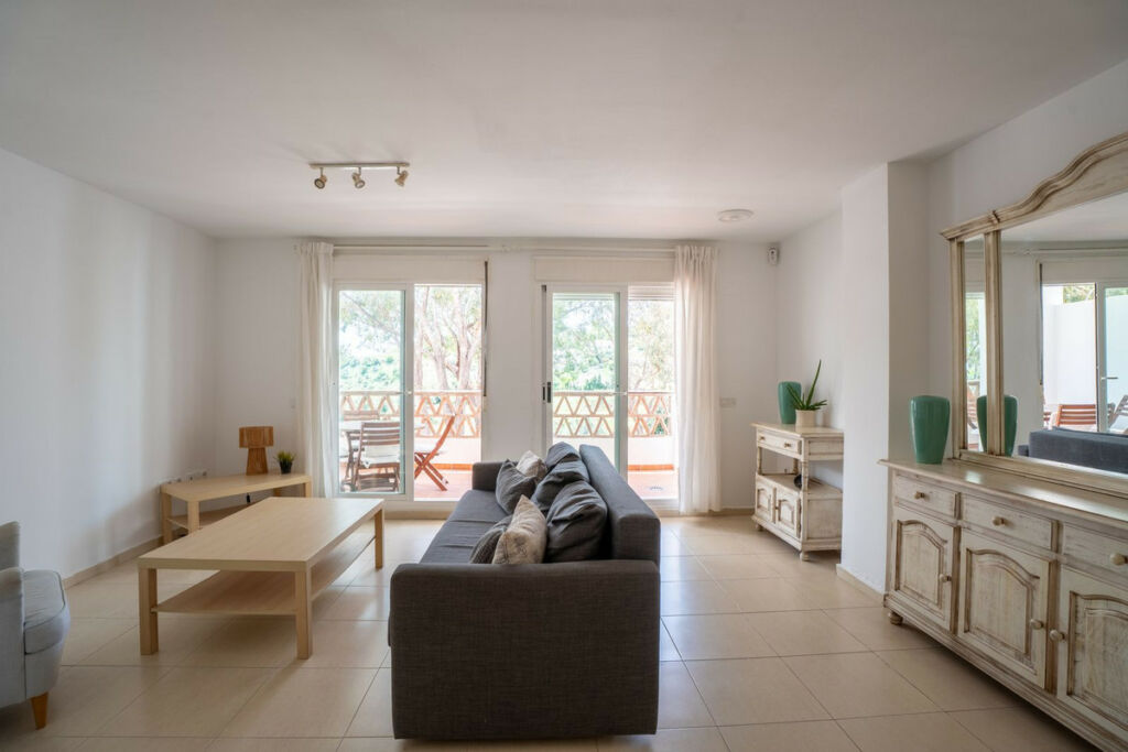 Middle Floor Apartment Torrequebrada Málaga - image 4