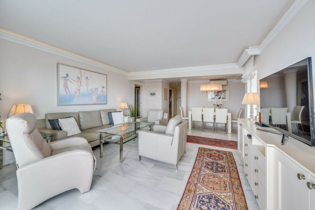 Middle Floor Apartment Marbella Málaga - image 4