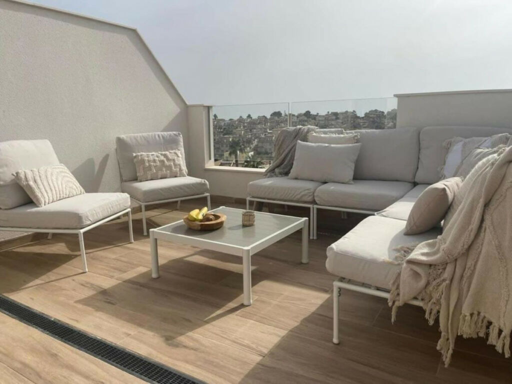 Penthouse Villamartin Alicante - image 4