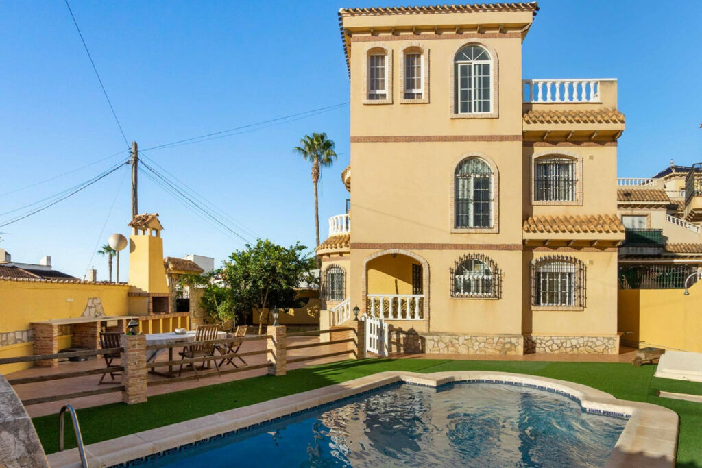 Detached Villa La Florida Alicante - image 4