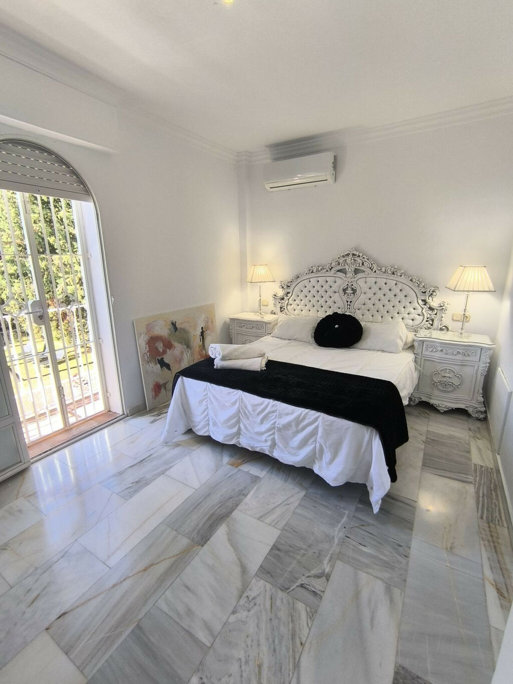 Detached Villa Estepona Málaga - image 4