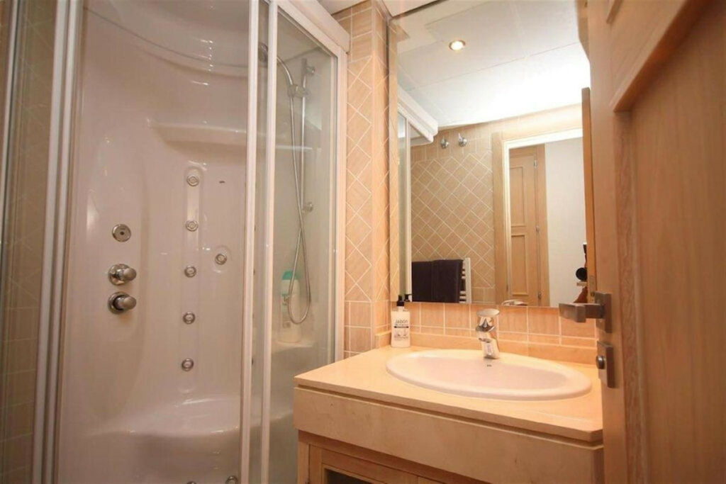 Ground Floor Apartment La Duquesa Málaga - image 4