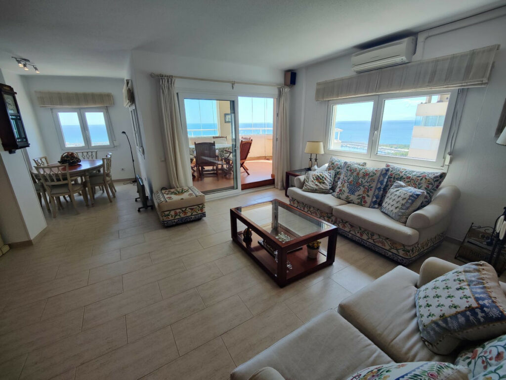 Middle Floor Apartment Estepona Málaga - image 4