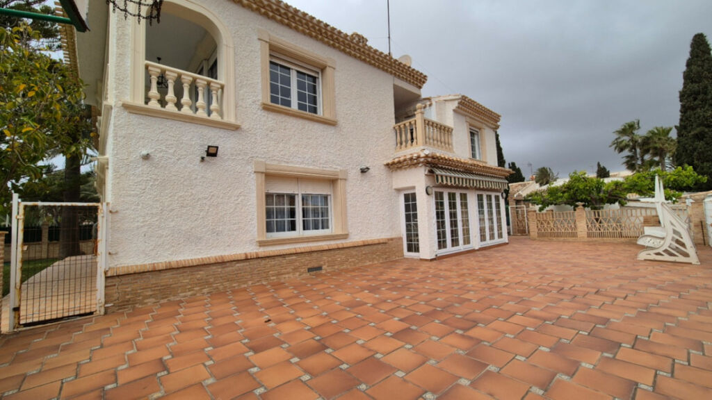 Detached Villa Orihuela Alicante - image 4