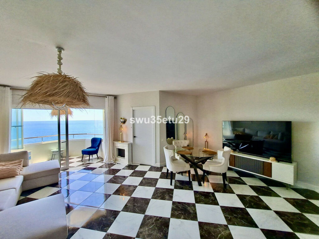 Middle Floor Apartment Calahonda Málaga - image 4
