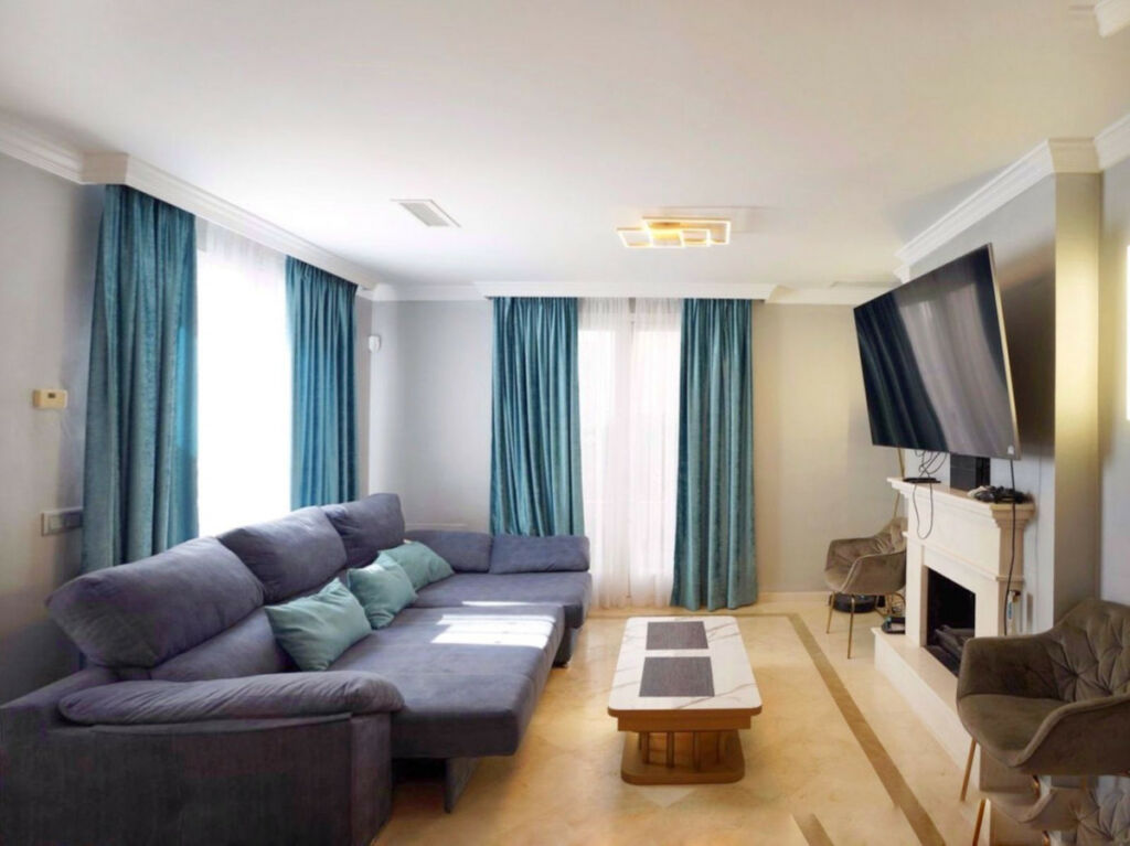 Townhouse Aloha Málaga - image 4