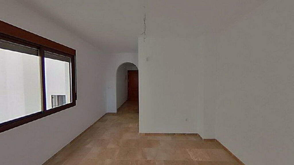 Middle Floor Apartment Fuengirola Málaga - image 4