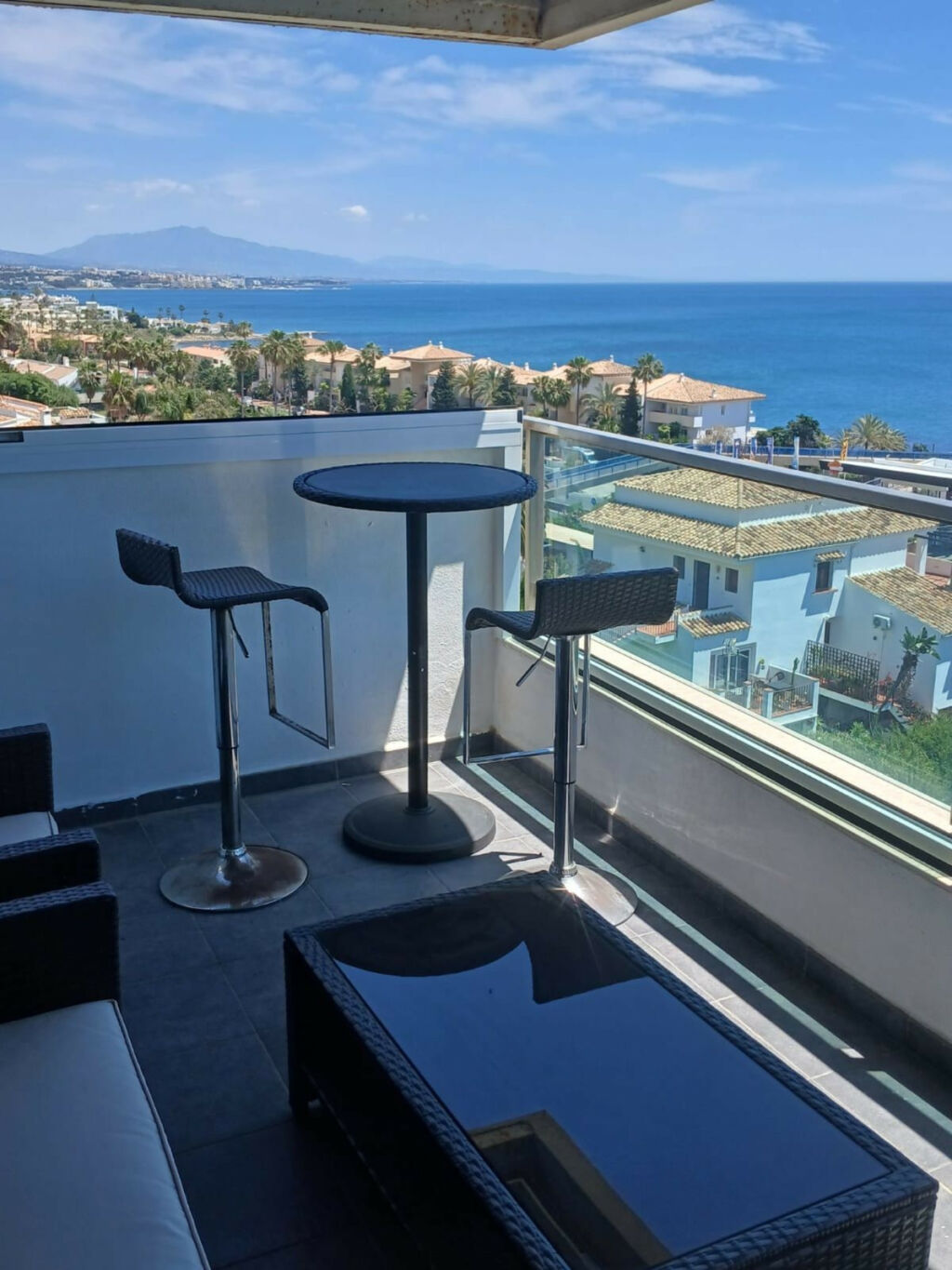 Middle Floor Apartment Estepona Málaga - image 4