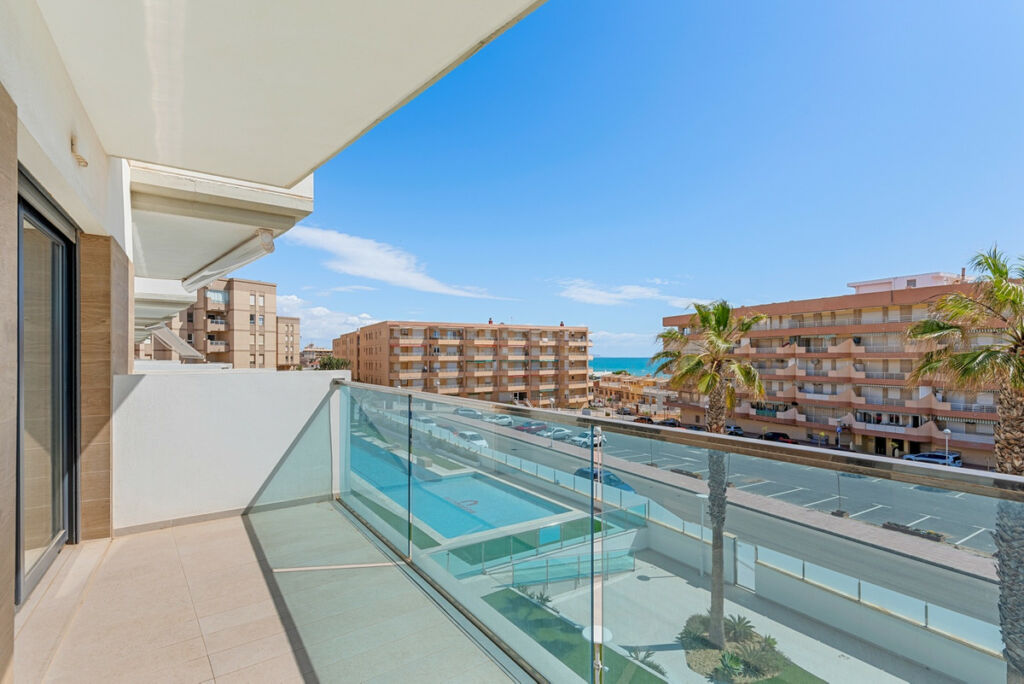 Middle Floor Apartment Guardamar del Segura Alicante - image 4
