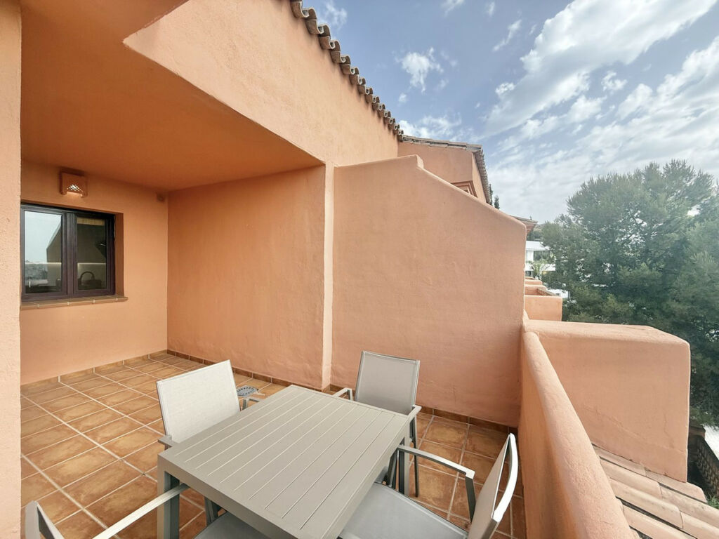 Top Floor Apartment Benahavís Málaga - image 4