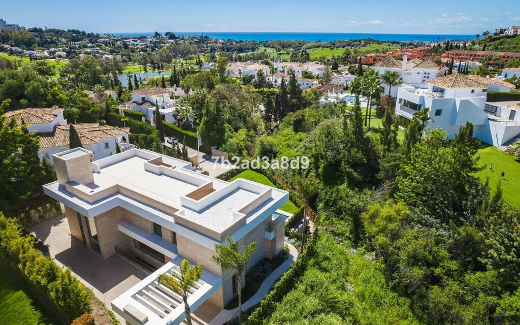 Detached Villa El Paraiso Málaga - image 4