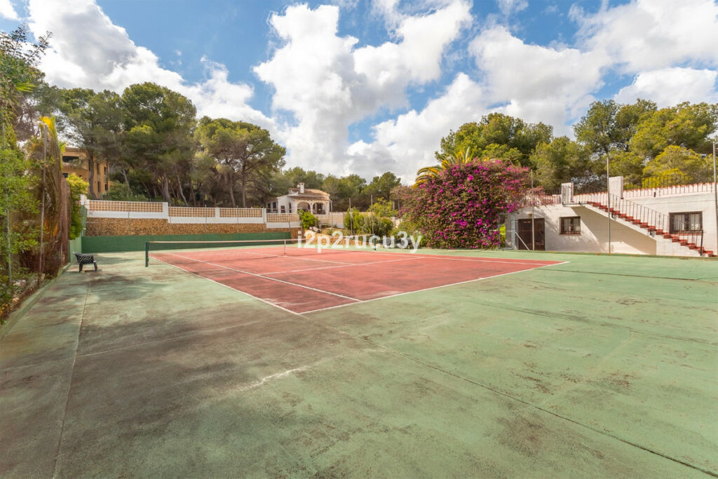 Detached Villa Moraira Alicante - image 4