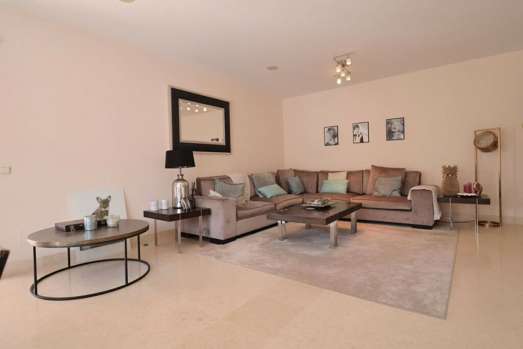 Middle Floor Apartment Benahavís Málaga - image 4