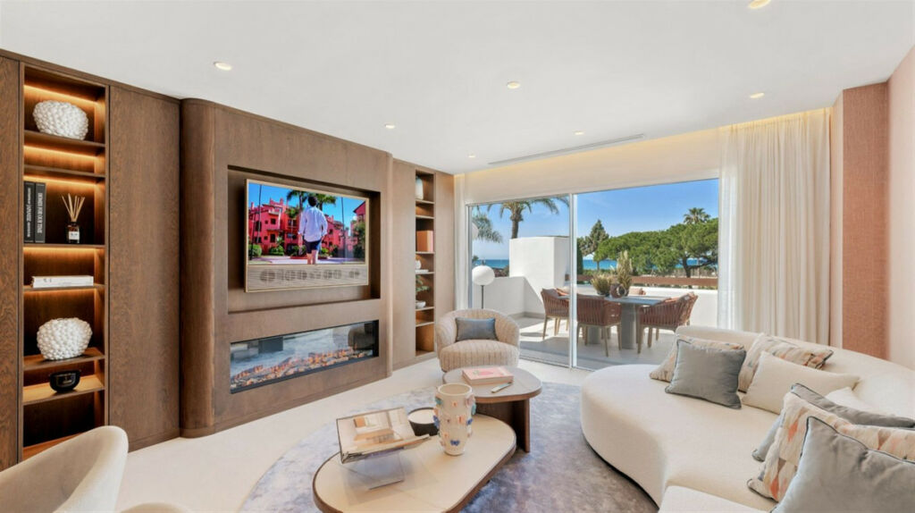Middle Floor Apartment Los Monteros Málaga - image 4