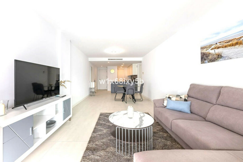 Middle Floor Apartment Selwo Málaga - image 4