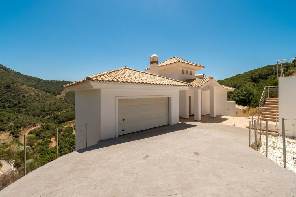 Detached Villa Benahavís Málaga - image 4