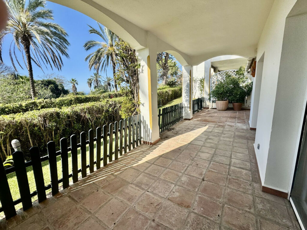 Townhouse Estepona Málaga - image 4