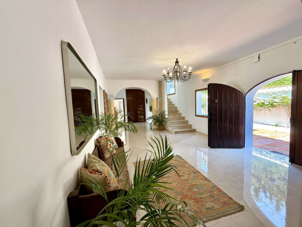 Detached Villa Guadalmina Alta Málaga - image 4