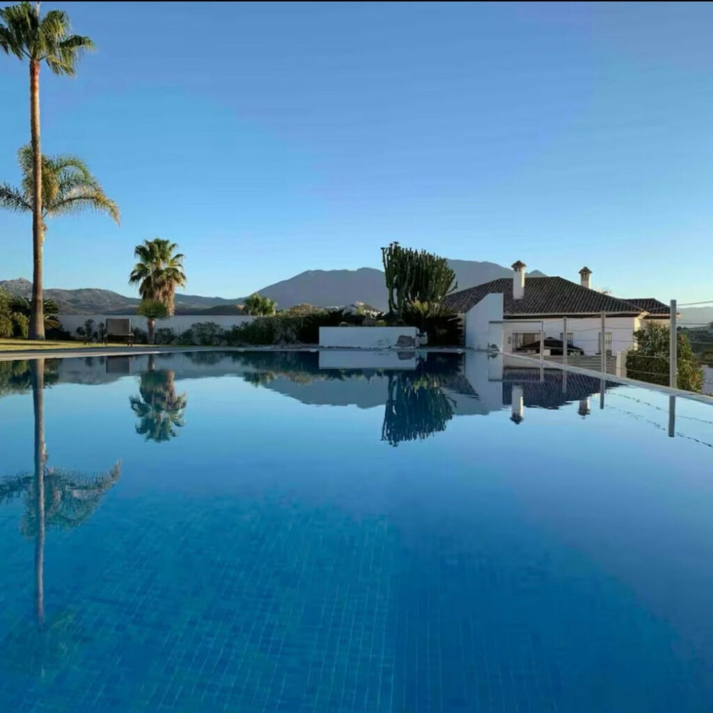 Detached Villa Manilva Málaga - image 3