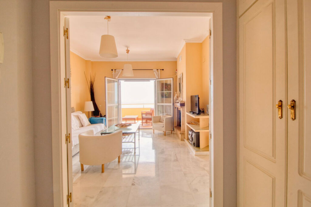 Middle Floor Apartment Manilva Málaga - image 4
