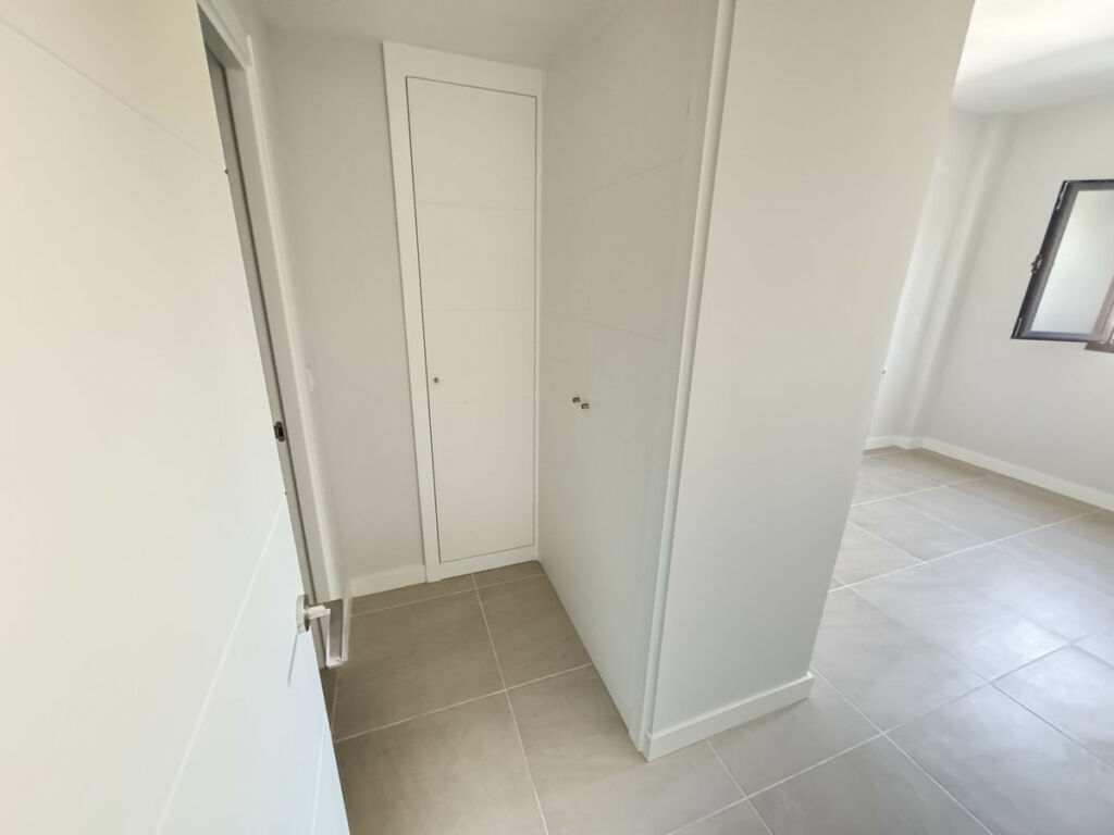 Middle Floor Apartment Estepona Málaga - image 4