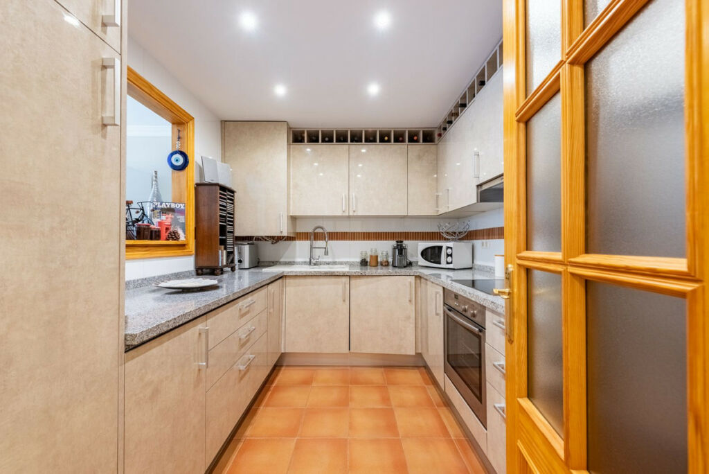 Middle Floor Apartment Benahavís Málaga - image 4