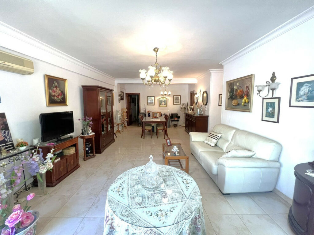 Middle Floor Apartment Fuengirola Málaga - image 4