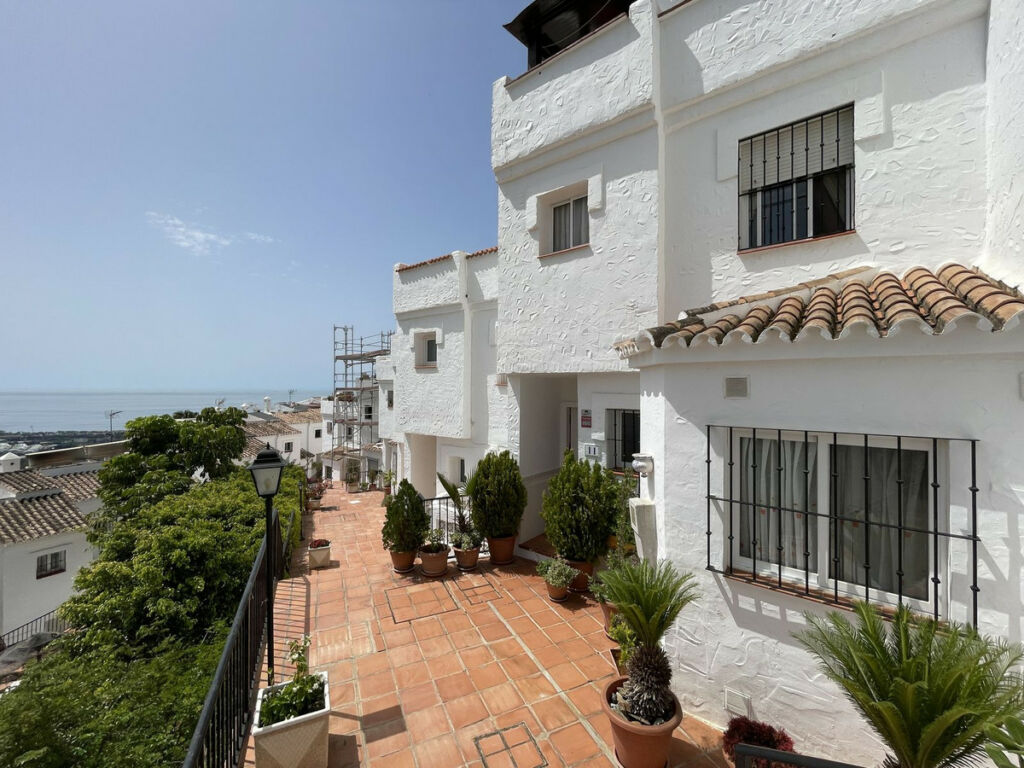Townhouse Altos de los Monteros Málaga - image 4