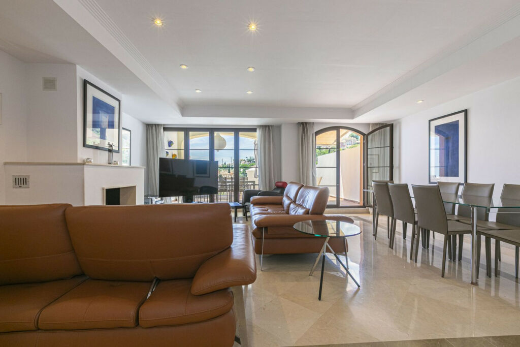 Townhouse Los Arqueros Málaga - image 4