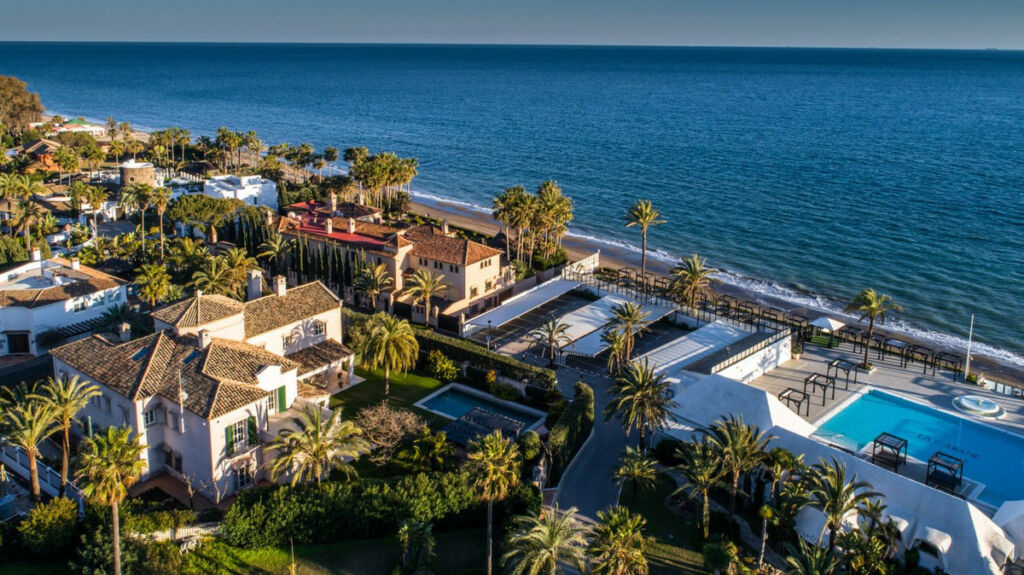Detached Villa Los Monteros Málaga - image 4