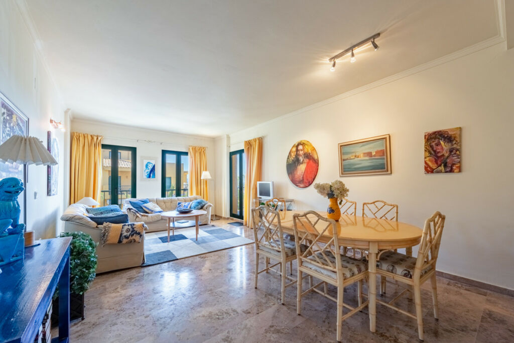 Middle Floor Apartment San Pedro de Alcántara Málaga - image 4