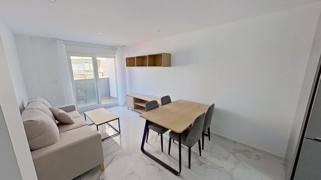 Middle Floor Apartment Torrevieja Alicante - image 4