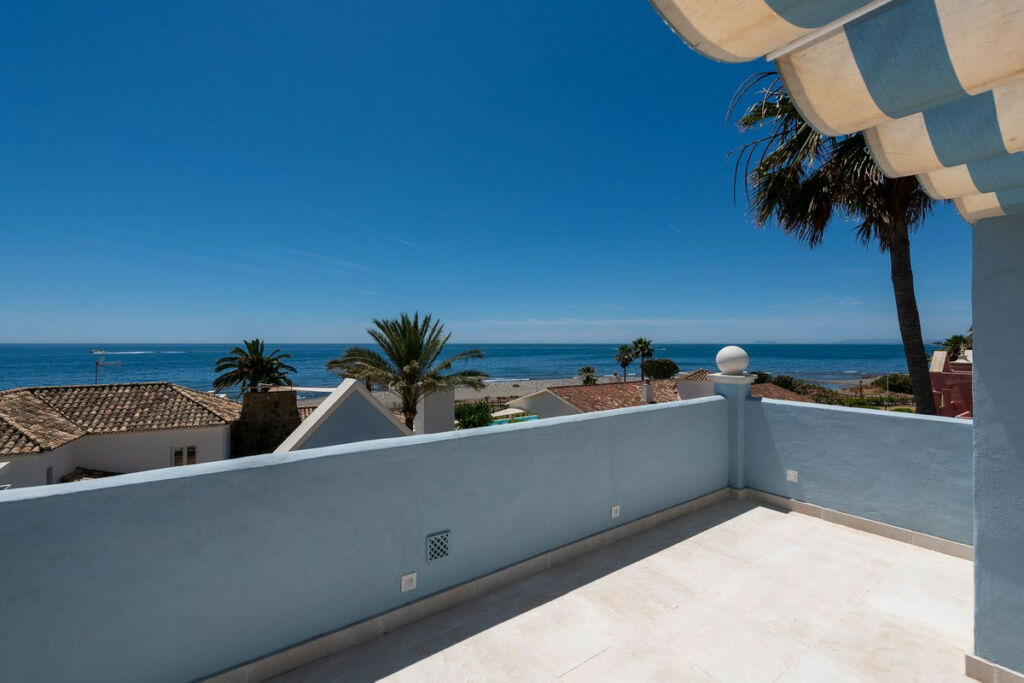 Detached Villa Cortijo Blanco Málaga - image 4