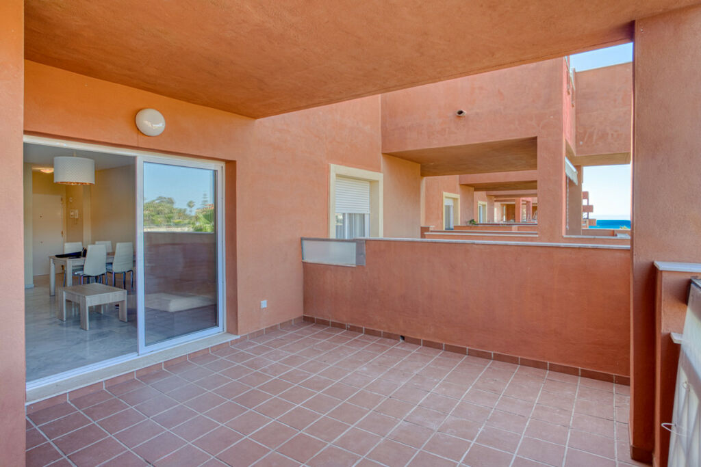 Middle Floor Apartment Reserva de Marbella Málaga - image 3