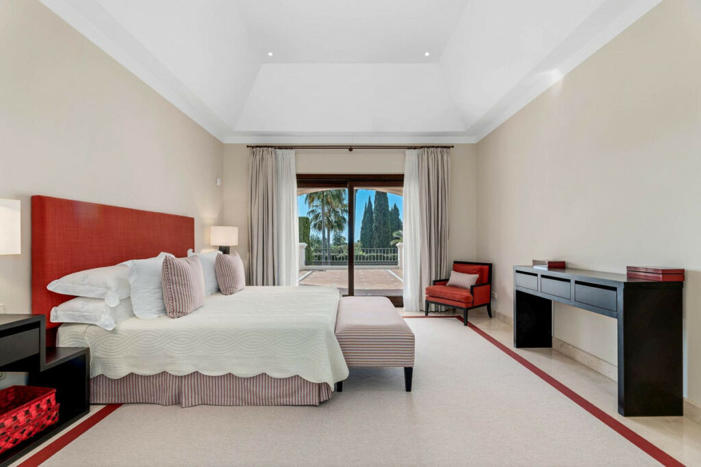 Detached Villa Sierra Blanca Málaga - image 40