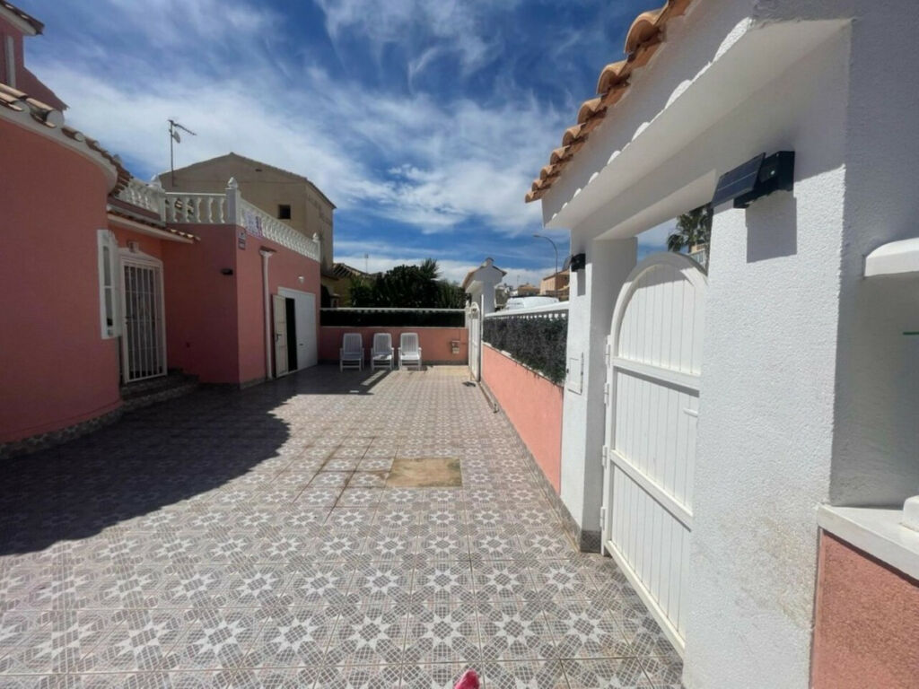 Detached Villa Playa Flamenca Alicante - image 38