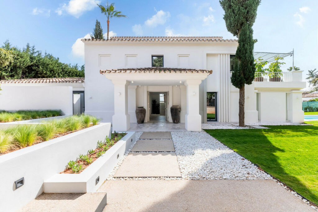 Detached Villa Nueva Andalucía Málaga - image 40