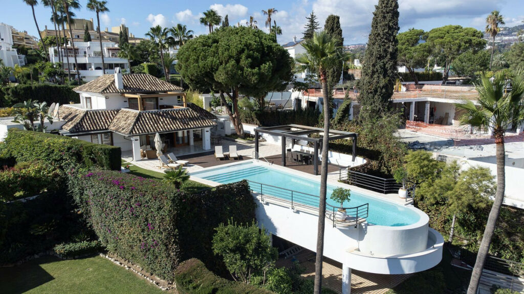 Detached Villa Nueva Andalucía Málaga - image 40