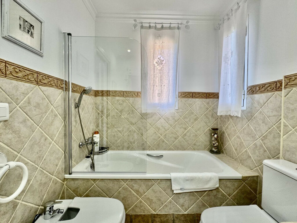 Detached Villa Sierrezuela Málaga - image 38