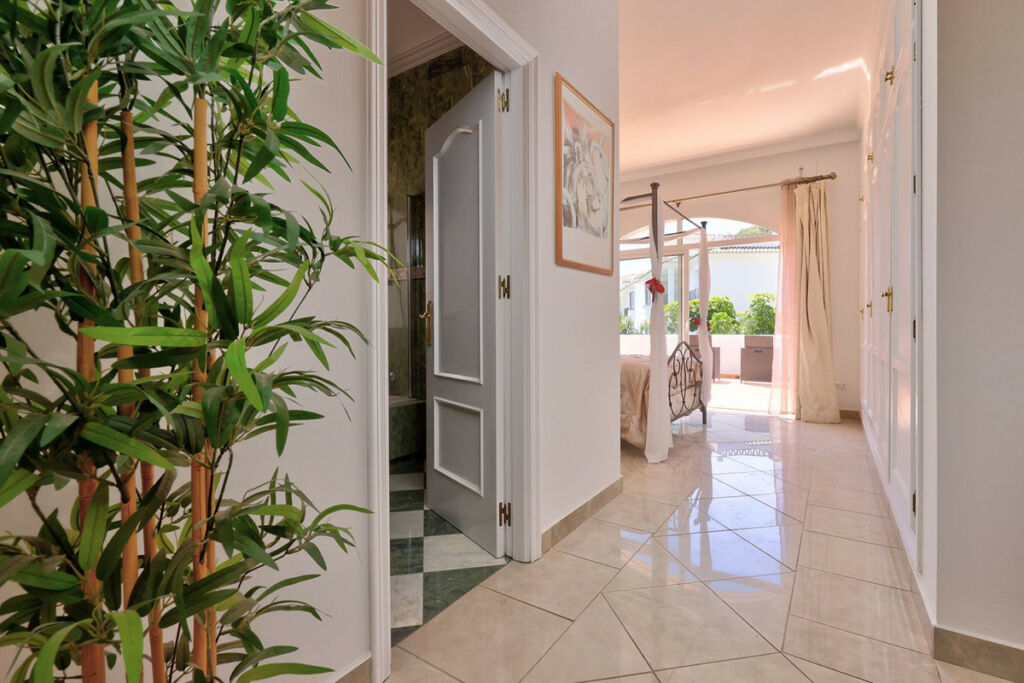Detached Villa Benahavís Málaga - image 41
