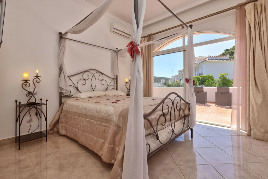 Detached Villa Benahavís Málaga - image 43