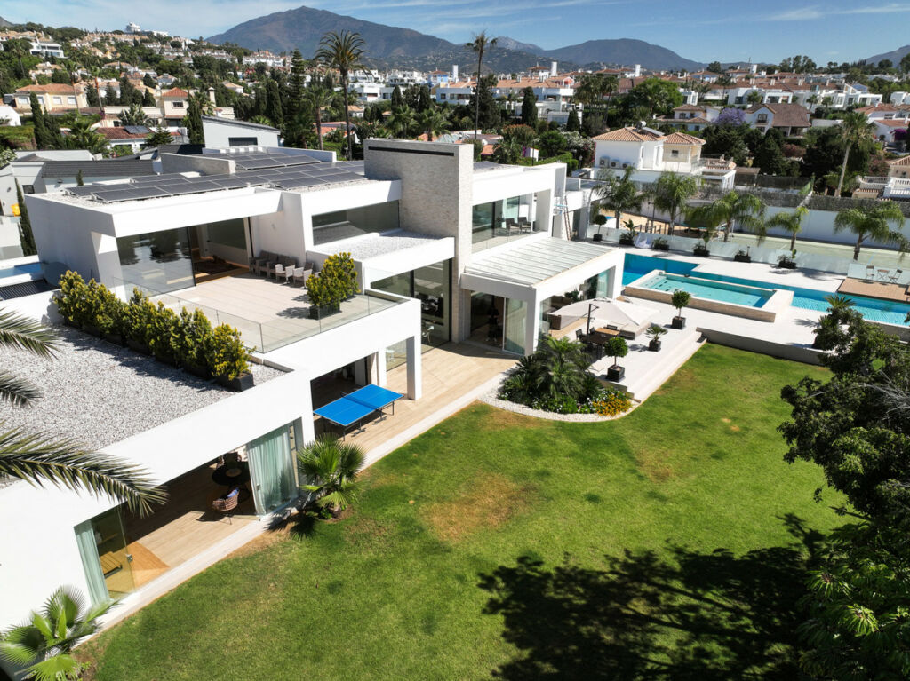 Detached Villa El Paraiso Málaga - image 41