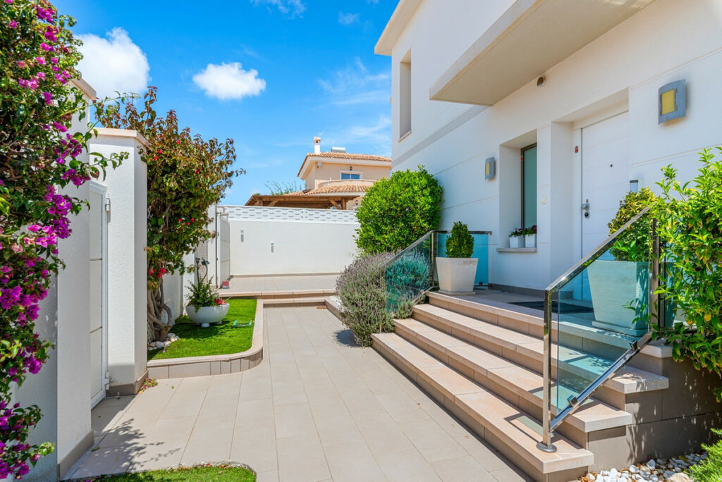 Detached Villa Ciudad Quesada Alicante - image 43