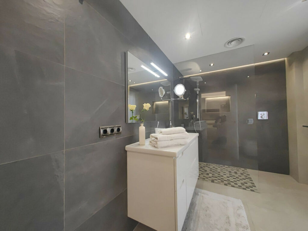 Detached Villa Estepona Málaga - image 44