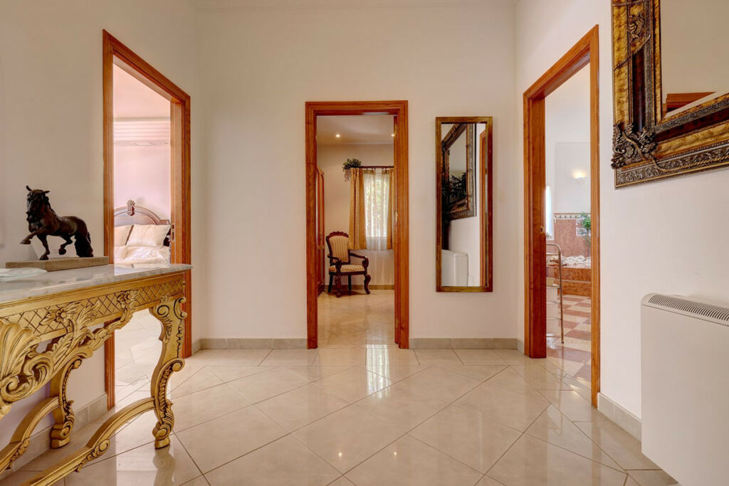 Detached Villa Benahavís Málaga - image 44